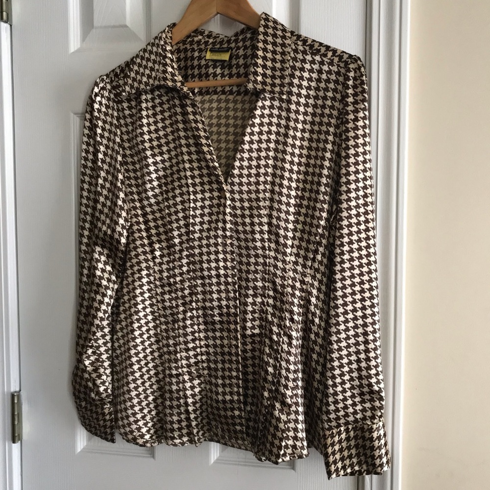 Smart Looking Button Down Tailored Blouse - image 1